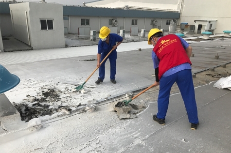 廠(chǎng)區(qu)屋頂清(qing)掃