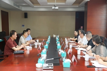 江(jiang)山(shān)市(shi)委(wei)副書記、市(shi)長(zhang)徐明峰率隊(duì)赴景興紙業調研